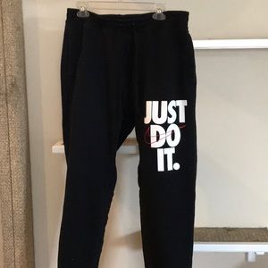 Nike men’s large sweatpants, black